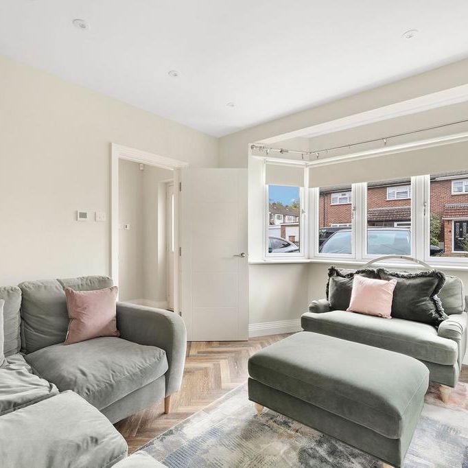 4 bedroom end of terrace house to rent - Photo 1