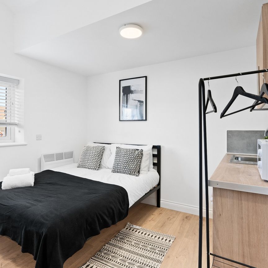 Studio Flat, Carmichael Road, SE25 - Photo 1