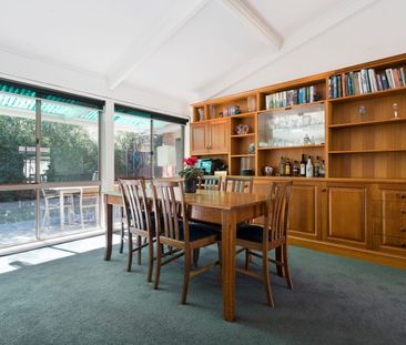 LIGHT, LOFTY & SPACIOUS! - Photo 4