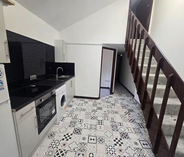 2 Bed Flat, St. Mary's Road, SE25 - Photo 4