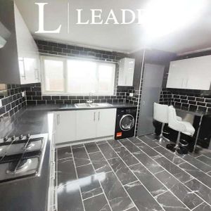 Rose Lane, Chadwell Heath, RM6 - Photo 2