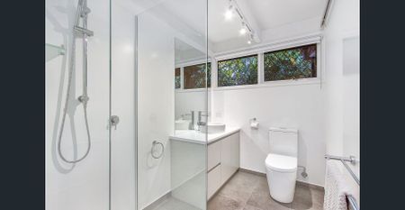 Tudor Living with stunning views. - Photo 5