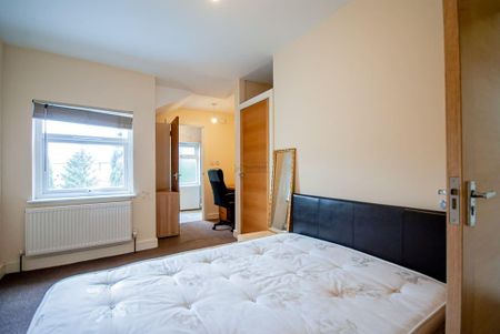 3 bedroom terraced house to rent - Photo 3