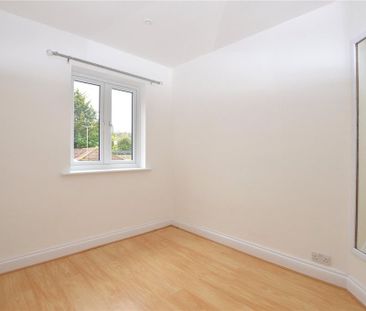 3 bedroom end of terrace house to rent - Photo 5