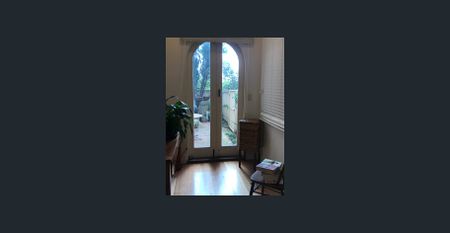 LOCATION, LOCATION, LOCATION! - Photo 2