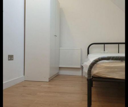 4 bedroom flat to rent - Photo 3