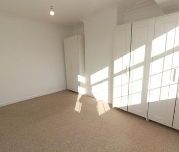 3 bedroom end of terrace house to rent - Photo 4