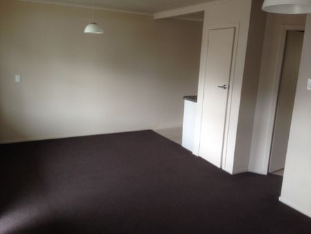 One Bedroom Central Apartment - Photo 2