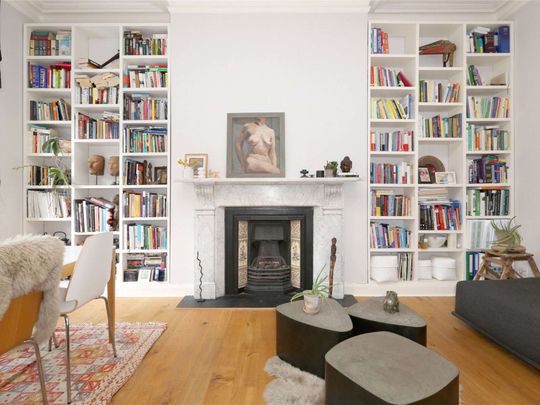 A well presented two bed apartment in the heart of Canonbury one of Islington's most beautiful conservation areas. - Photo 1