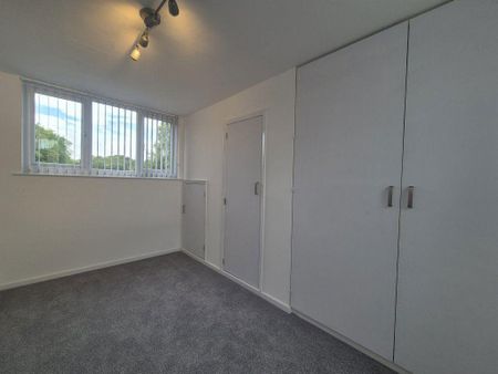 4 bedroom semi-detached house to rent - Photo 4