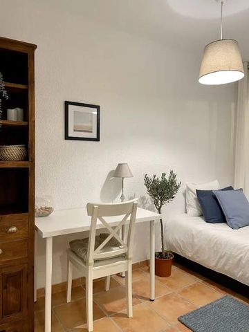 Plaza Pintor Anglada, Valencia, Valencian Community 46022 - Photo 2