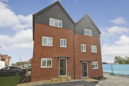 3 bedroom semi-detached house to rent - Photo 5