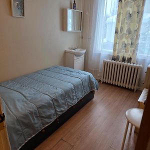 CHAMBRE À LOUER À SAINT-AGATHE-DES-MONTS,PRES DE TOUT LES SERVICES. - Photo 2