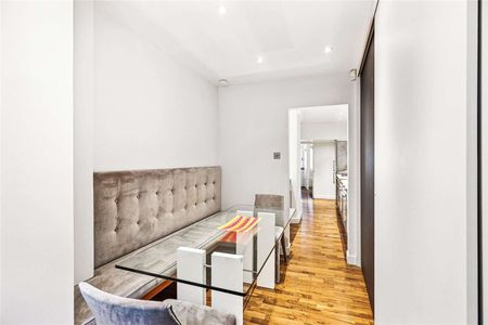 A beautiful and spacious one bedroom apartment in a prime Knightsbridge location with a private garden. - Photo 3