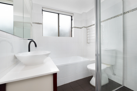Spacious & Well-Appointed 2-Bedroom Apartment with Garage & Extra Car Space - Photo 5