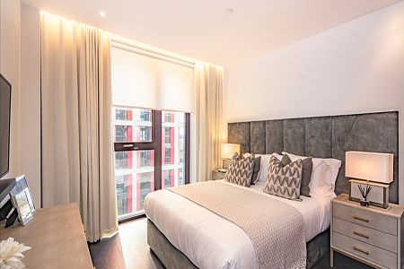 An impressive, interior designed two double bed, two bath apartment in Thornes House, London SW11 - Photo 4