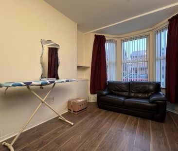 35 Sandhurst Drive, Belfast, BT9 5AY - Photo 2