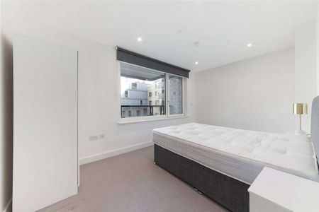 A spacious 2 bedroom apartment located within the London Square Bermondsey Development, perfectly located in vibrant Bermondsey. - Photo 5