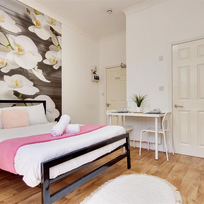 Studio to rent - Photo 1