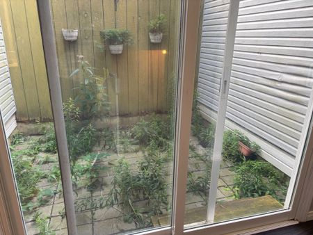 For Lease - 322 Scottsdale Drive, Guelph, Ontario - Photo 2