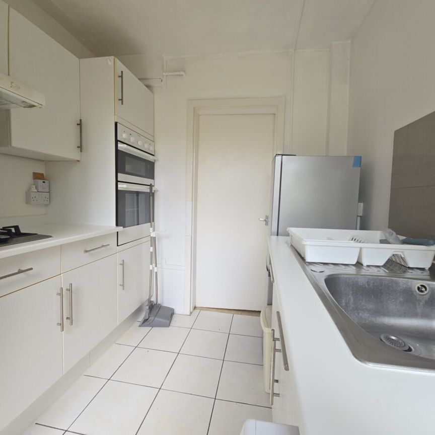 Canada Crescent, W3, Acton - Photo 1