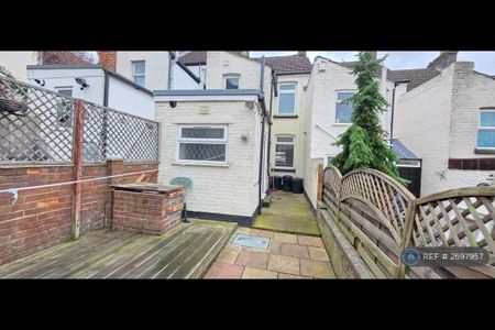 2 bedroom terraced house to rent - Photo 3