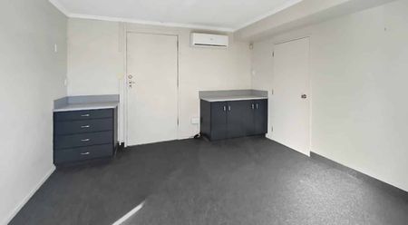 CITY CENTRE - 1 BEDROOM - Photo 3