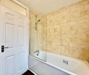 4 Bed Terraced House, Blomfield Court, SW11 - Photo 6