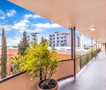 Fully Furnished Apartment in CBD! - Photo 3