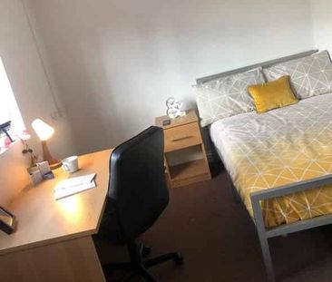 Seven Bed House (Shared) - Photo 5