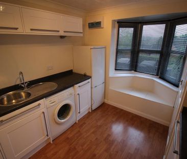 2 bedroom terraced house to rent - Photo 2