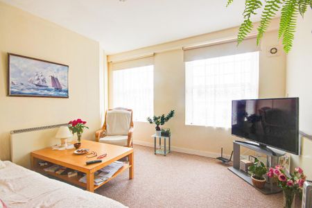 1 bedroom flat to rent - Photo 2