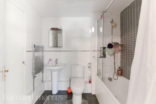 Kingswood Drive, SUTTON - Photo 1