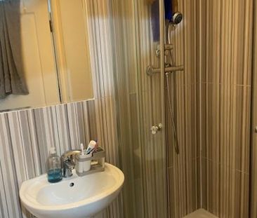 5 bedroom flat share to rent - Photo 3