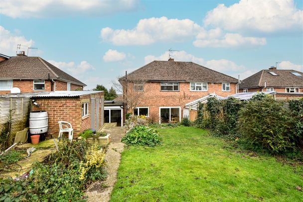 3 bed house to rent in Tresco Road, Berkhamsted, HP4 - Photo 1