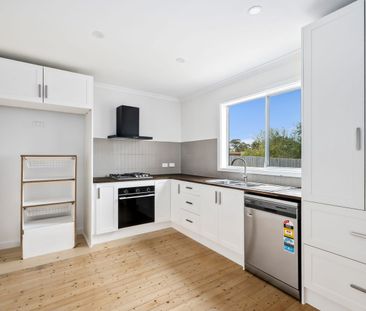 Stylish Family Living in a Prime Hamlyn Heights Location - Photo 3