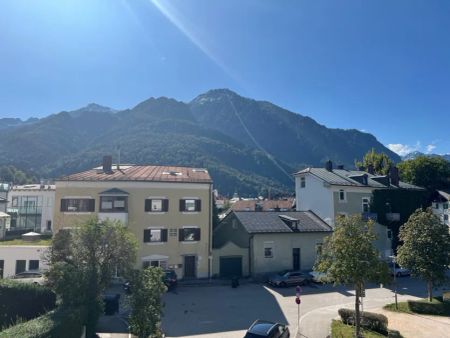 Gepflegte Etagenwohnung in zentraler Lage mit Stellplatz und Bergblick - Photo 5