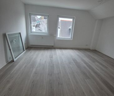 Kleine modernisierte 2 ZKB Wohnung im 4.OG Dachgeschoß ohne Aufzug ... - Photo 1