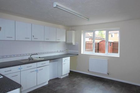 3 bedroom end of terrace house to rent - Photo 4