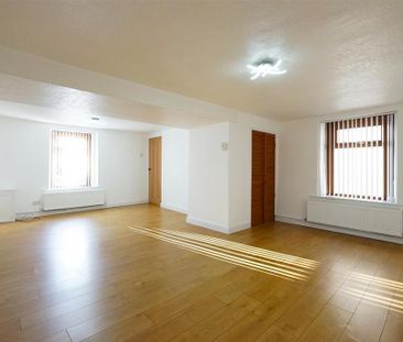 3 bedroom end of terrace house to rent - Photo 2