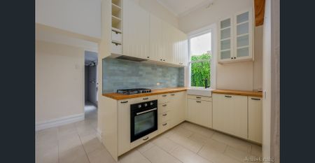 An Enchanting, Inner-City Charmer - Photo 5