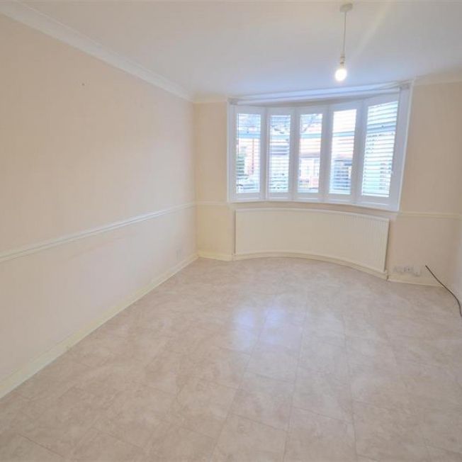 3 Bedroom Semi Detached Available Arranging tenancy - Photo 1