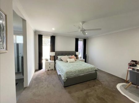 Spacious Family Home with Multiple Living Areas! - Photo 4