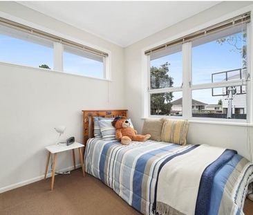 Warm Family Home in Forrest Hill Area - Photo 5