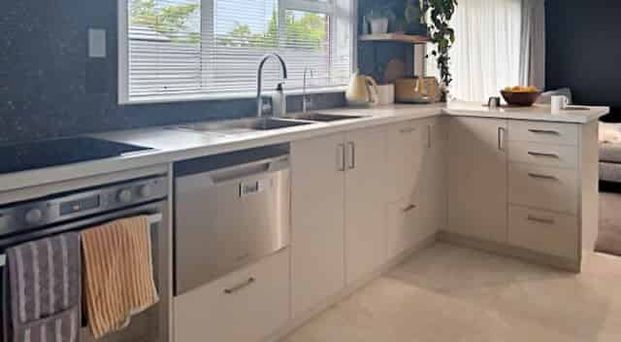 Spacious & Modern 4-Bedroom Family Home with Sleepout - ALLENTON - Photo 1