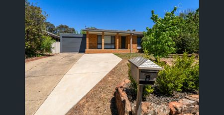 Charming Three-Bedroom, One-Bathroom Home - Photo 4