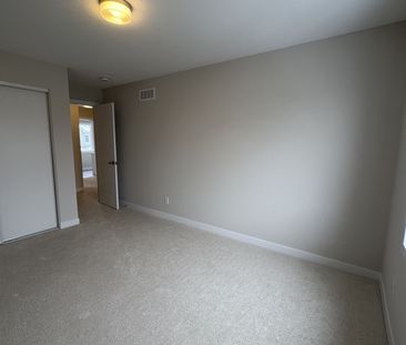 For Lease - 215 Ryan Reynolds Way, Orleans - Convent Glen and Area,... - Photo 5