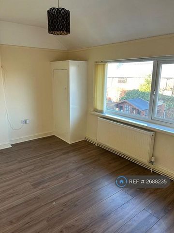 3 bedroom semi-detached house to rent - Photo 2