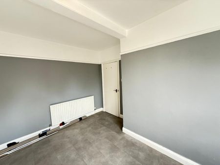 4 bedroom flat to rent - Photo 4