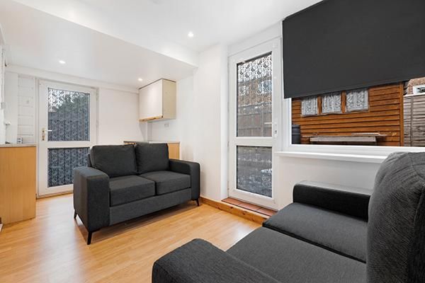 4 bedroom semi-detached house to rent - Photo 1